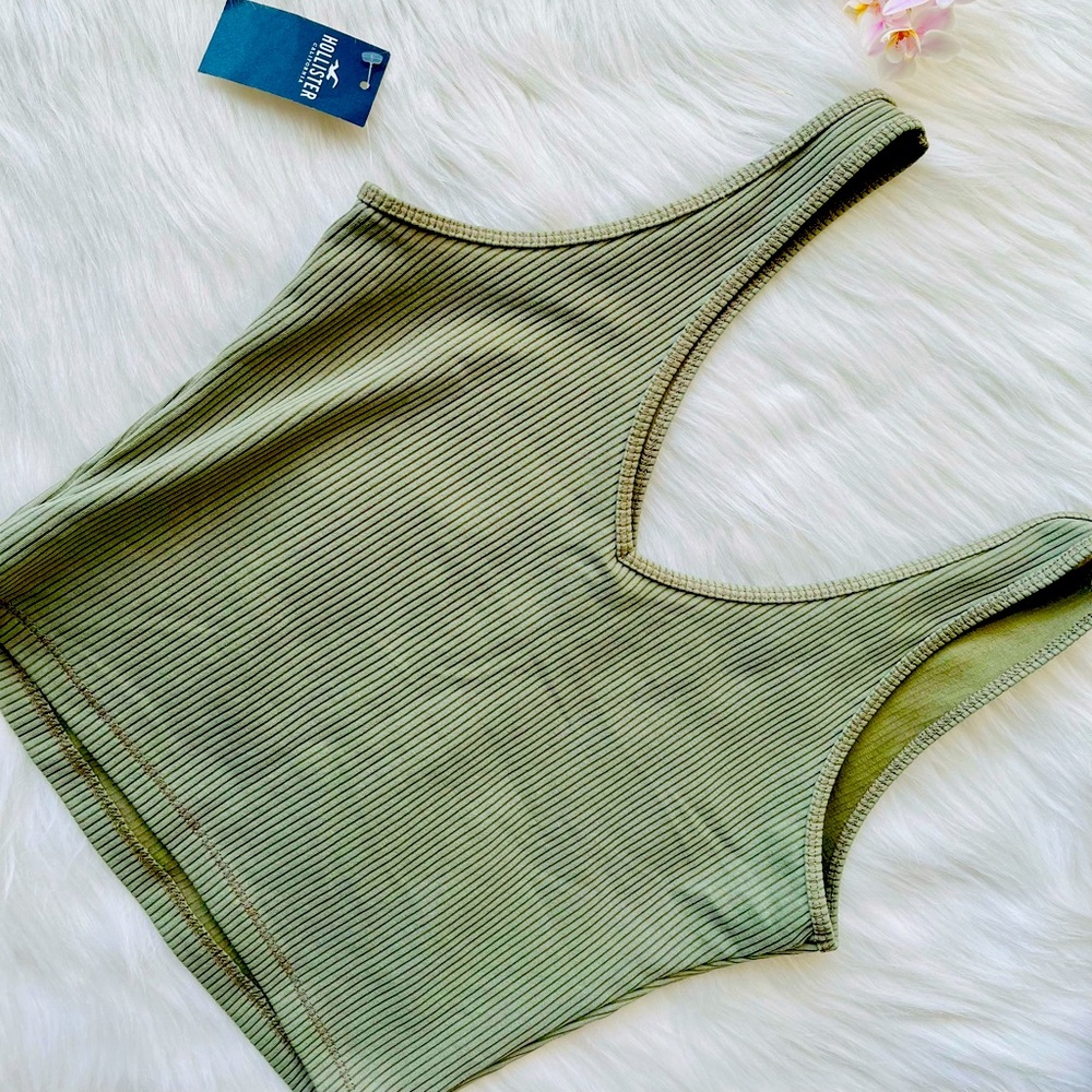 ~ ☀️ Hollister Seamless V-Neck Tank ☀️~